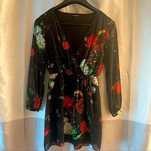 ⭐️ Host Pick!!! ⭐️ EXPRESS Floral Print Long Sleeve Surplice Dress - XS